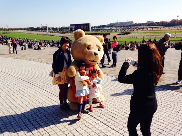 Ahhhh look it's greeting families!  Everyone loves teddy bears!
